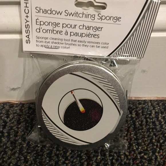 💥Eyeshadow sponge cleaner💥 - Picture 2 of 5